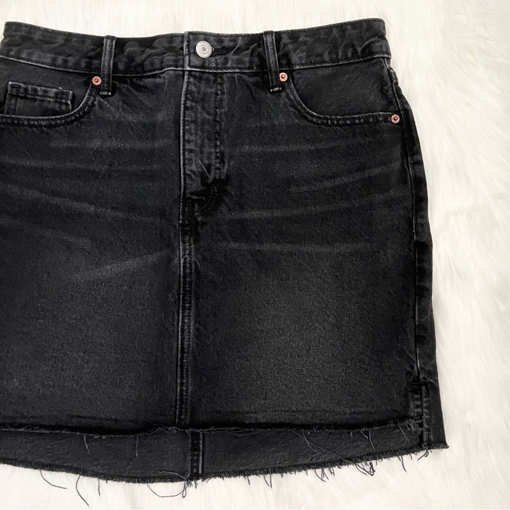 Old Navy Black Denim Mini Skirt With Raw Hem - Picture 3 of 5